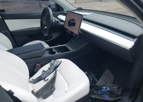 2022 Tesla Model Y Performance Dual Motor All-Wheel Drive z USA, uszkodzony, nr VIN 7SAYGDEF7NF405769